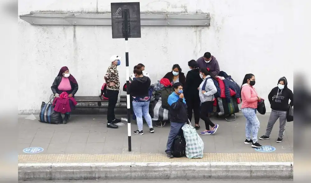 Reubicarán a comerciantes ambulantes que laboran en la av. Grau en parques zonales. Créditos: Flavio Matos / La República.