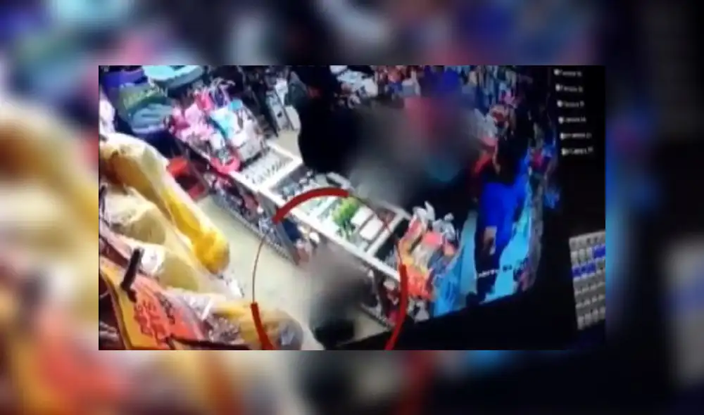 Cercado de Lima: madre utiliza a su hijo para robar un celular [VIDEO]