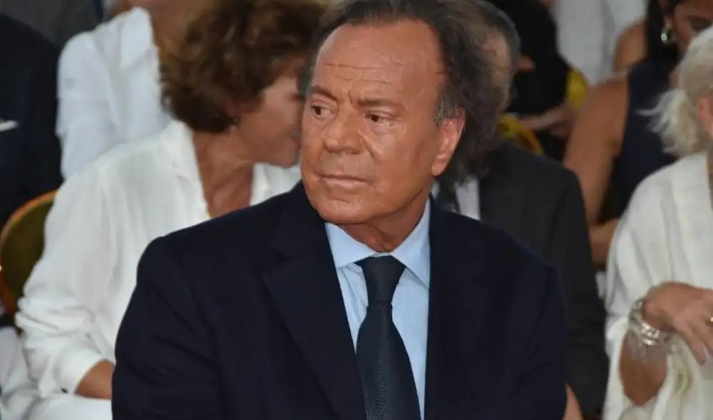 Julio Iglesias se someterá a prueba de ADN en juicio por paternidad