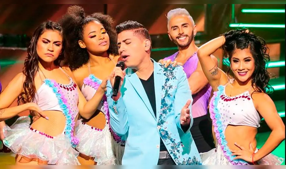 Gisela Valcárcel pega chicle en la cabeza a John Kelvin