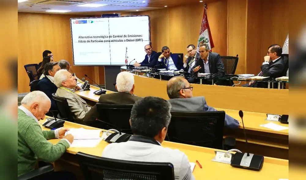 Ejecutivo dialogó con los gremios de transportistas por el incremento del ISC