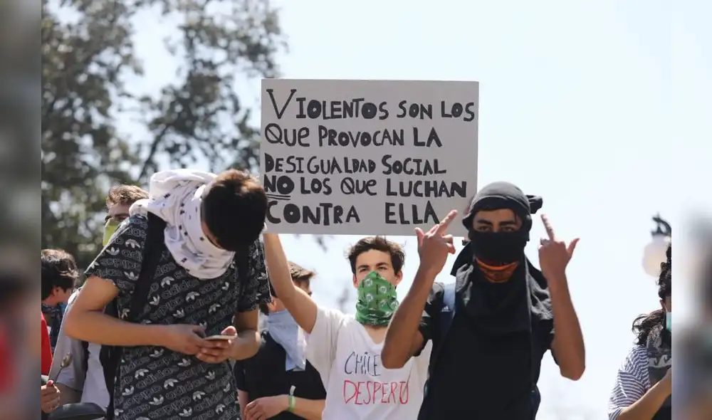 Las fotos que reflejan un Chile en crisis y colapsado por la violencia. Fotos: Jorge Cerdán Las fotos que reflejan un Chile en crisis y colapsado por la violencia. Fotos: Jorge Cerdán