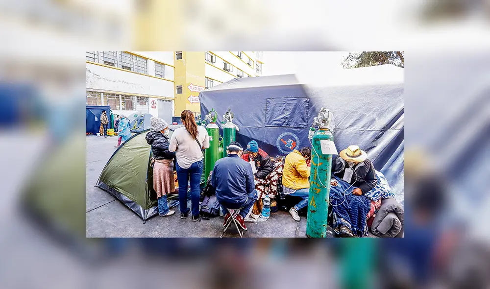 El dato. Los pacientes y sus familiares duermen en carpas instaladas afuera de los hospitales. El gobierno regional, fuera de órbita, dice que está haciendo bien las cosas en esa ciudad del sur. (Foto: Oswald Charca) El dato. Los pacientes y sus familiares duermen en carpas instaladas afuera de los hospitales. El gobierno regional, fuera de órbita, dice que está haciendo bien las cosas en esa ciudad del sur. (Foto: Oswald Charca)