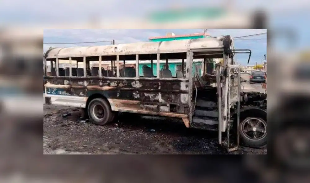 Así quedó el bus siniestrado por los narcotraficantes en Chihuahua. Foto: Difusión Así quedó el bus siniestrado por los narcotraficantes en Chihuahua. Foto: Difusión