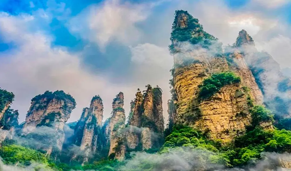 Desliza las imágenes para conocer el Parque Forestal Nacional de Zhangjiajie, lugar que inspiró el mágico lugar mostrado en Avatar. Foto: captura de Google Maps