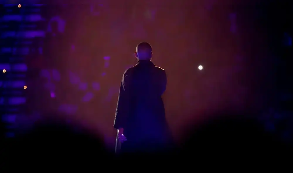 Bad Bunny sufre incidente con un zapato en pleno concierto con J Balvin