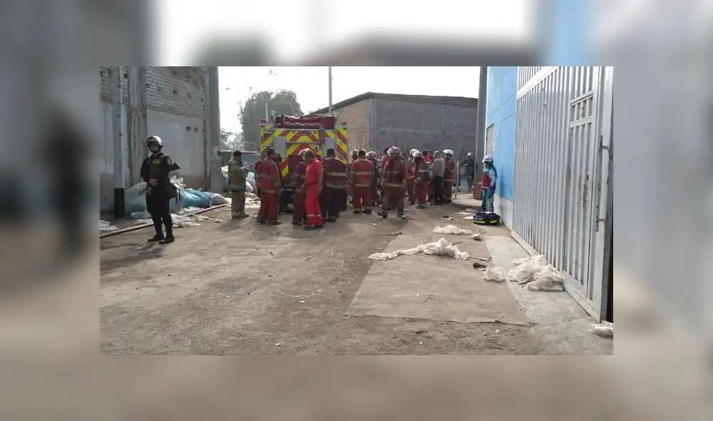 Incendio se produjo muy cerca al peaje de Puente Piedra, a la altura del kilómetro 25 de la Panamerica Norte. (Fotos: Jéssica Merino / La República)