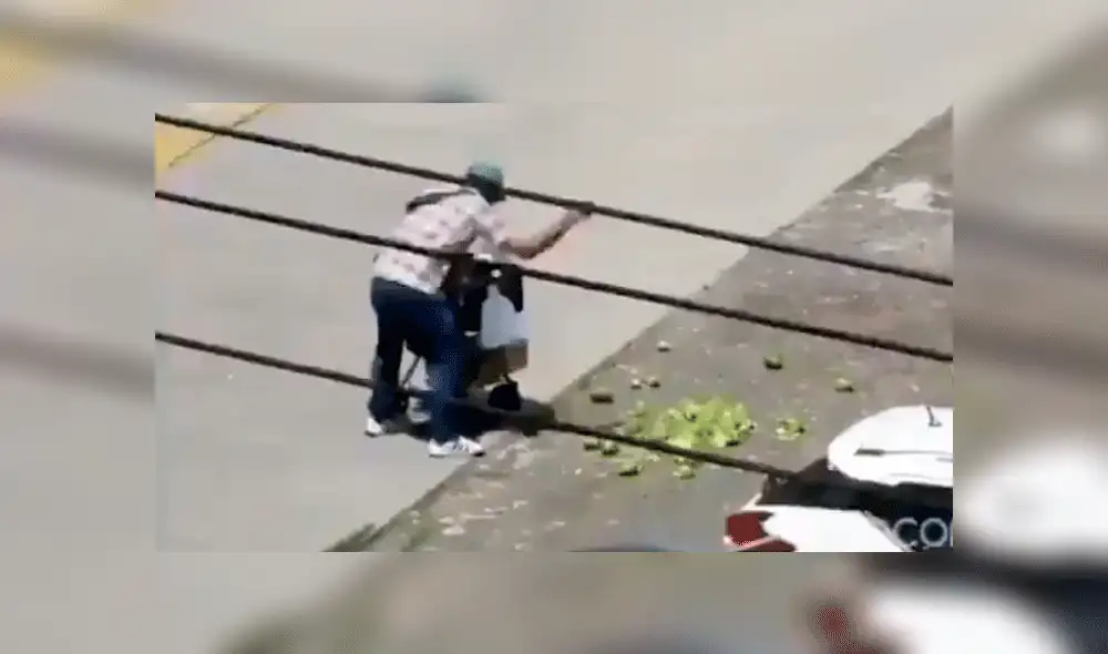La policía multó al hombre por trasgredir las medidas de la cuarentena. Fuente: Twitter.