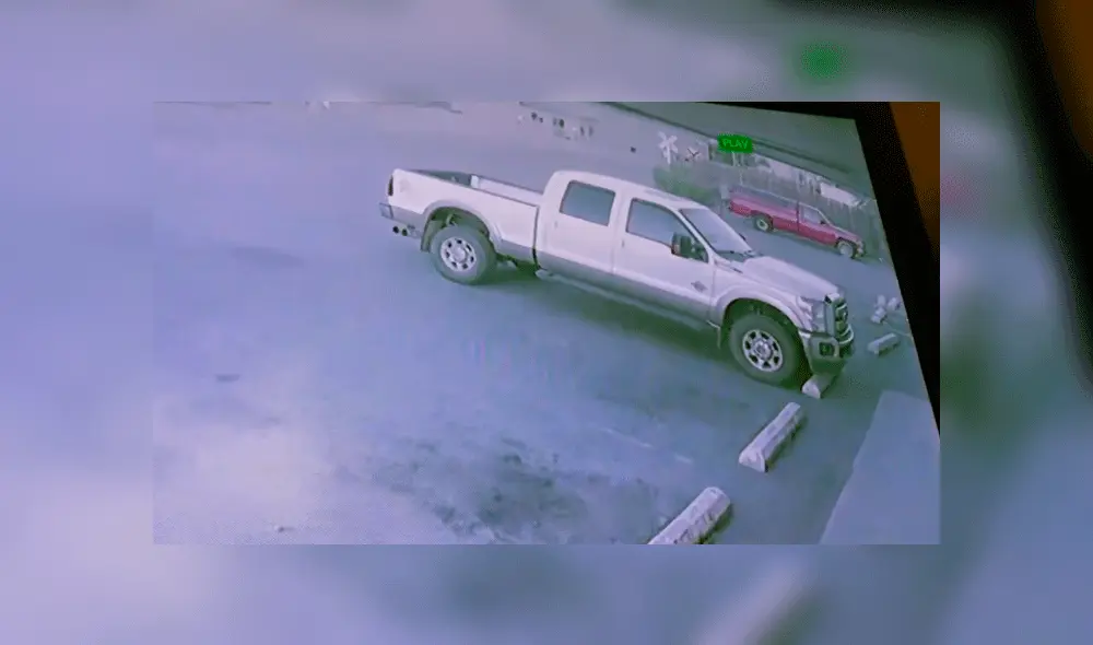 Todo quedó registrado por las cámaras de vigilancia del estacionamiento. Foto: Captura