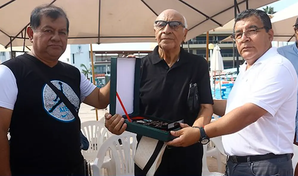 El emotivo homenaje póstumo que recibió el remero Evert Ampuero en La Punta. (Foto: GLR). El emotivo homenaje póstumo que recibió el remero Evert Ampuero en La Punta. (Foto: GLR).