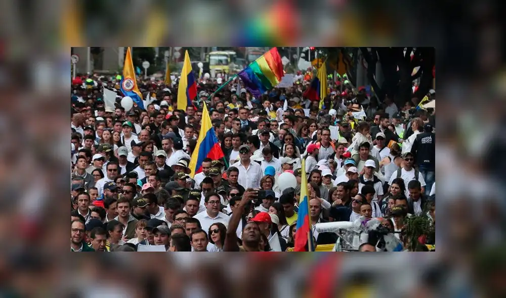 Multitudinaria marcha en Colombia en rechazo a los últimos atentados terroristas [FOTOS]
