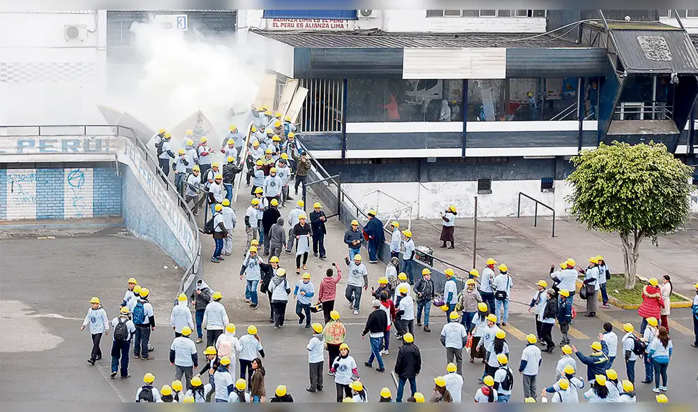 Lluvia de demandas por estafa le cae a pastor Santana