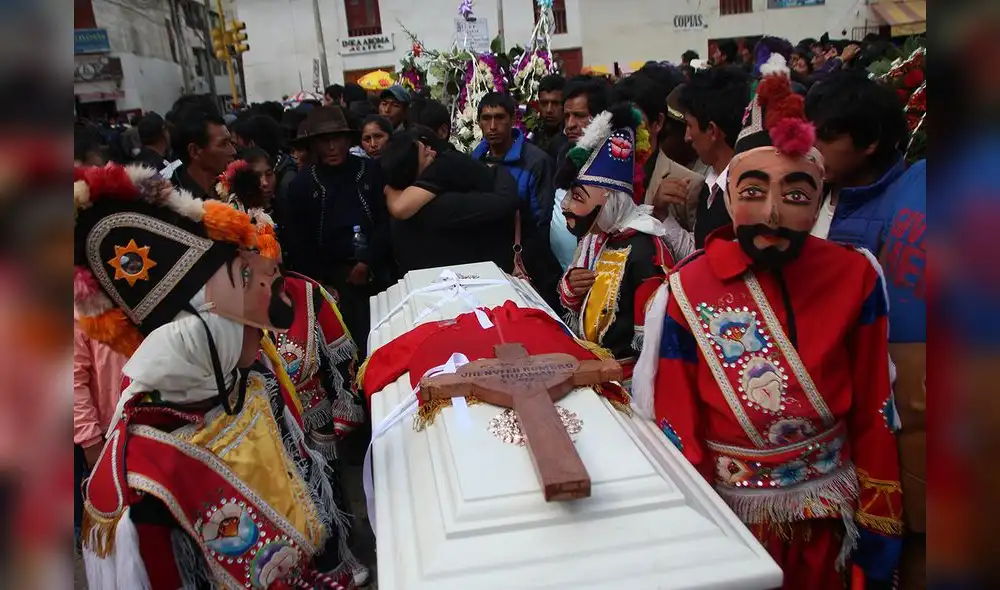 Hoy fueron enterradas las dos niñas asesinadas en Andahuaylas [FOTOS]