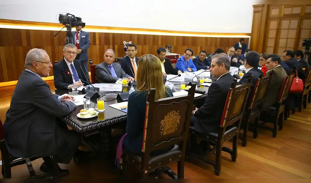 PPK ratificó su compromiso de elevar formalización laboral al 50% PPK ratificó su compromiso de elevar formalización laboral al 50%