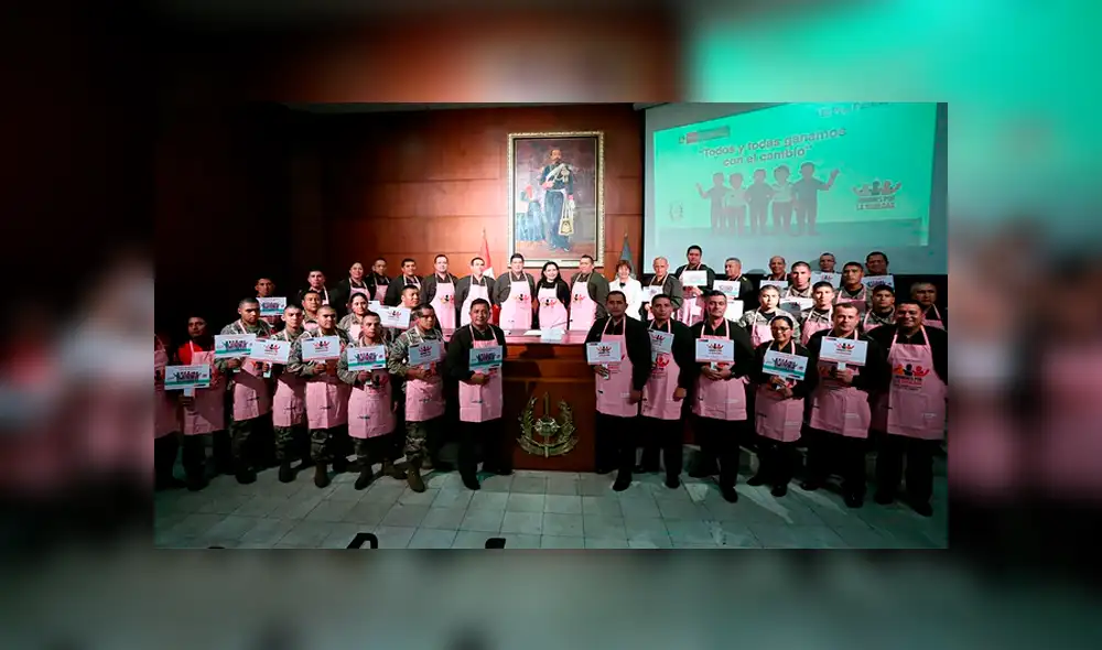 Gloria Montenegro revela el verdadero precio de los mandiles rosados Gloria Montenegro revela el verdadero precio de los mandiles rosados