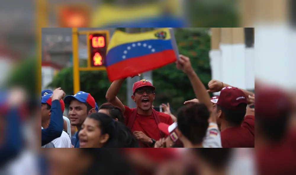 Venezolanos en Perú protestan contra Nicolás Maduro frente a la Embajada