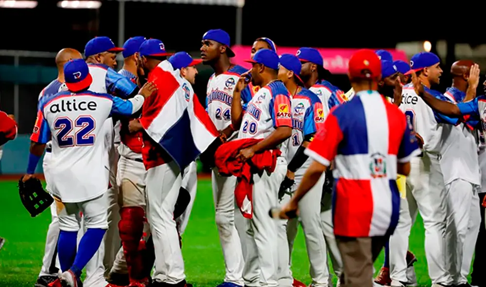 Los Toros del Este de República Dominicana derrotaron 9-3 a los Cardenales de Lara de Venezuela y se coronaron campeones en San Juan de Puerto Rico. Los Toros del Este de República Dominicana derrotaron 9-3 a los Cardenales de Lara de Venezuela y se coronaron campeones en San Juan de Puerto Rico.