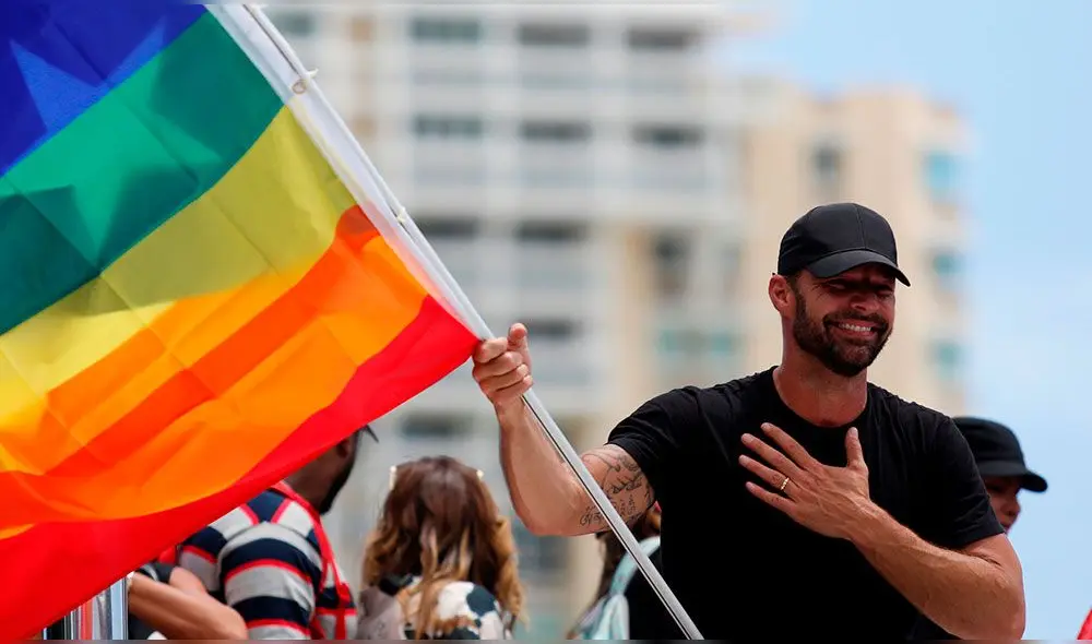 El cantante boricua se manifestó con los ojos llorosos en un video tras la renuncia del gobernador de Puerto Rico