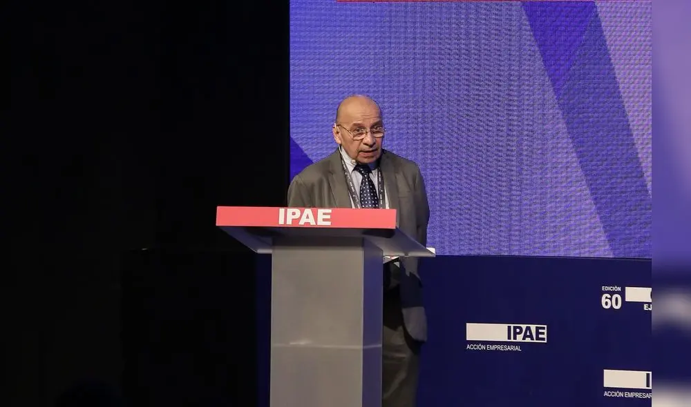 Ministro de economía, Kurt Burneo, expone ante el CADE empresarial/Fotos: John Reyes Ministro de economía, Kurt Burneo, expone ante el CADE empresarial/Fotos: John Reyes