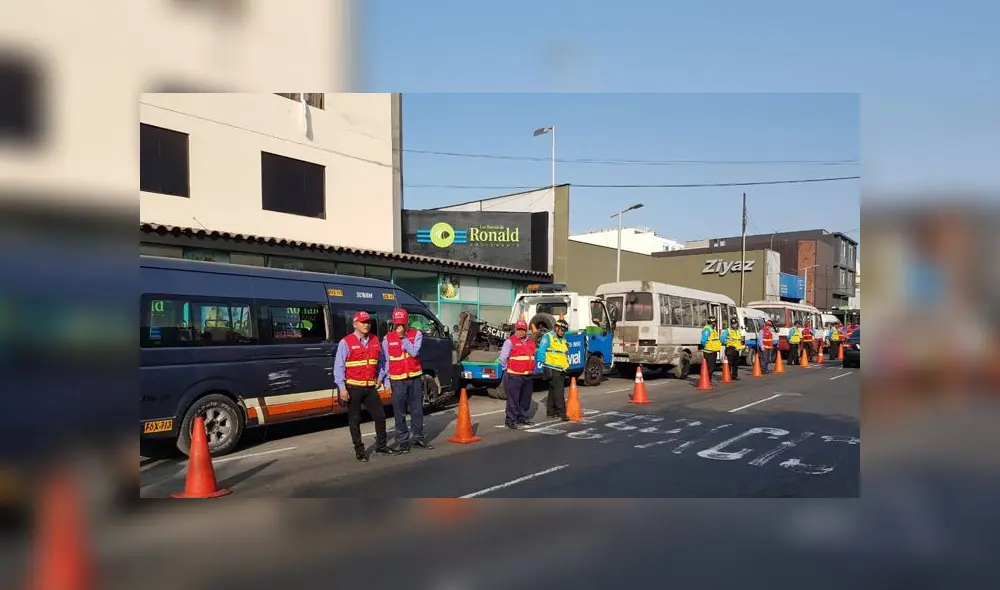 Miraflores: municipalidad y ATU realizan operativo contra la informalidad de combis piratas Miraflores: municipalidad y ATU realizan operativo contra la informalidad de combis piratas