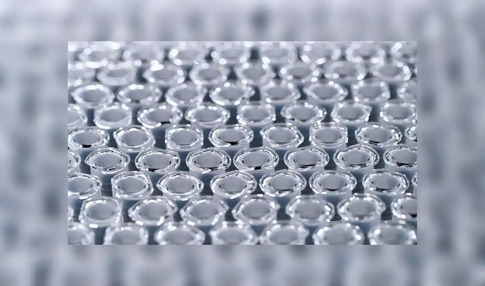 Vacunas tras la fase de inspección en el centro de distribución mundial de la compañía farmacéutica francesa Sanofi. Francia también está en la carrera en medio de la pandemia. Foto: AFP Vacunas tras la fase de inspección en el centro de distribución mundial de la compañía farmacéutica francesa Sanofi. Francia también está en la carrera en medio de la pandemia. Foto: AFP