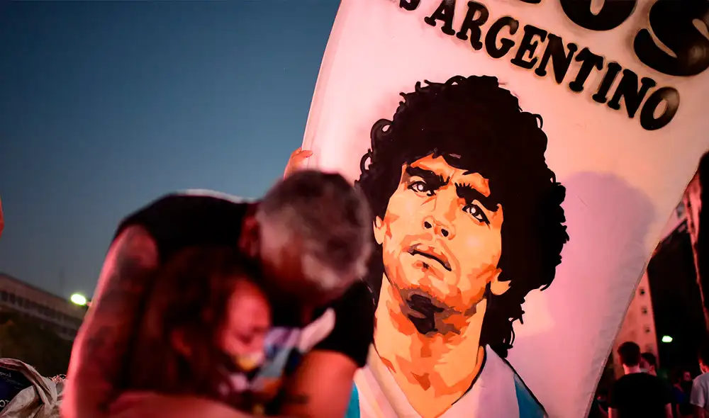 Diarios deportivos del mundo colocaron en sus portadas la muerte de DIego Armando Maradona. Foto: AFP