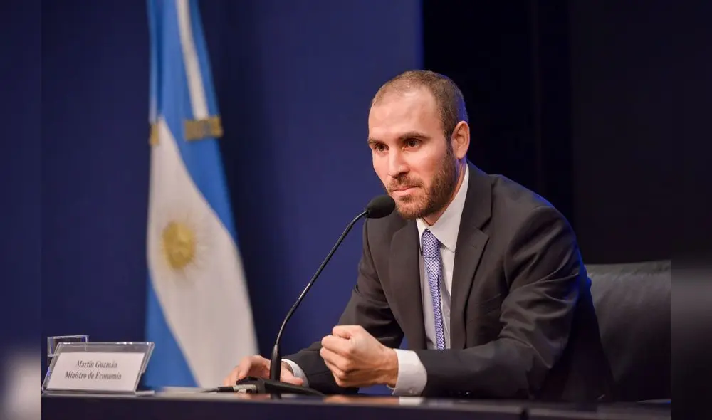 Handout picture released by Argentina's Economy Ministry of Argentinian Minister of Economy Martin Guzman during a press conference, in Buenos Aires, on December 17, 2019. - Argentina's new leftist government announced Tuesday a 30 percent tax on foreign currency purchases and a six-month freeze on public utility prices as part of a raft of measures to boost growth. (Photo by HO / Argentina's Economy Ministry / AFP) / RESTRICTED TO EDITORIAL USE - MANDATORY CREDIT "AFP PHOTO /Argentina's Economy Ministry" - NO MARKETING - NO ADVERTISING CAMPAIGNS - DISTRIBUTED AS A SERVICE TO CLIENTS Handout picture released by Argentina's Economy Ministry of Argentinian Minister of Economy Martin Guzman during a press conference, in Buenos Aires, on December 17, 2019. - Argentina's new leftist government announced Tuesday a 30 percent tax on foreign currency purchases and a six-month freeze on public utility prices as part of a raft of measures to boost growth. (Photo by HO / Argentina's Economy Ministry / AFP) / RESTRICTED TO EDITORIAL USE - MANDATORY CREDIT "AFP PHOTO /Argentina's Economy Ministry" - NO MARKETING - NO ADVERTISING CAMPAIGNS - DISTRIBUTED AS A SERVICE TO CLIENTS