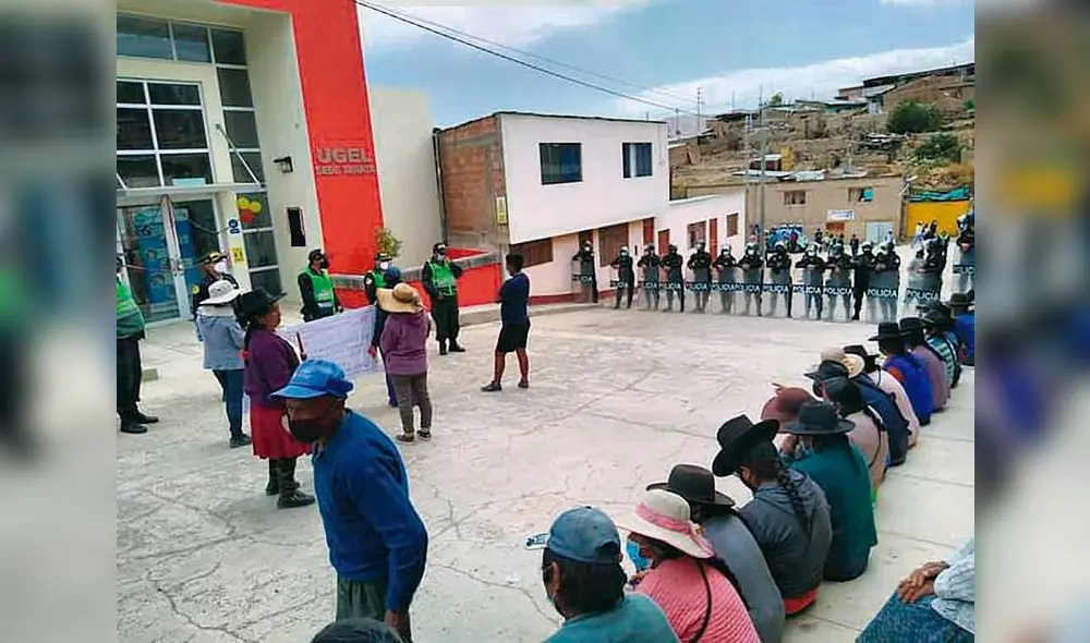 dicen no. Pobladores tarateños esperaron salida de Tonconi. dicen no. Pobladores tarateños esperaron salida de Tonconi.