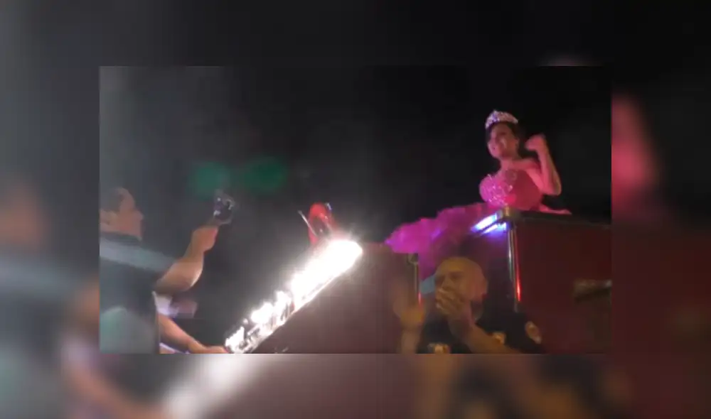 La peculiar llegada de la joven fue captada por algunos invitados de su fiesta, quienes quedaron conmovidos al conocer su historia. Video es viral en YouTube La peculiar llegada de la joven fue captada por algunos invitados de su fiesta, quienes quedaron conmovidos al conocer su historia. Video es viral en YouTube