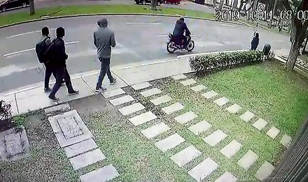 Alerta. Joseph Huashuayo, Christian Buitrón y Luis Palacios.