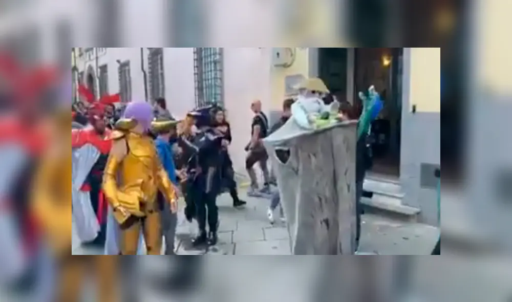 Desliza para ver los detalles de este desfile que se viralizó en Facebook. Foto: Captura. Desliza para ver los detalles de este desfile que se viralizó en Facebook. Foto: Captura.