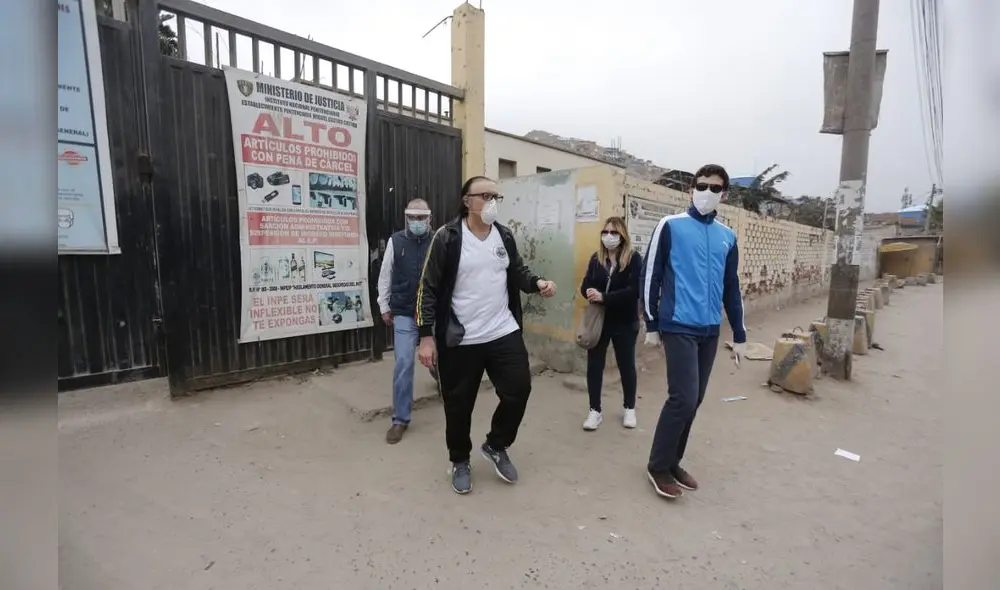 Salida de Pier Figari del penal Castro Castro. Foto:  Antonio Melgarejo / La República.