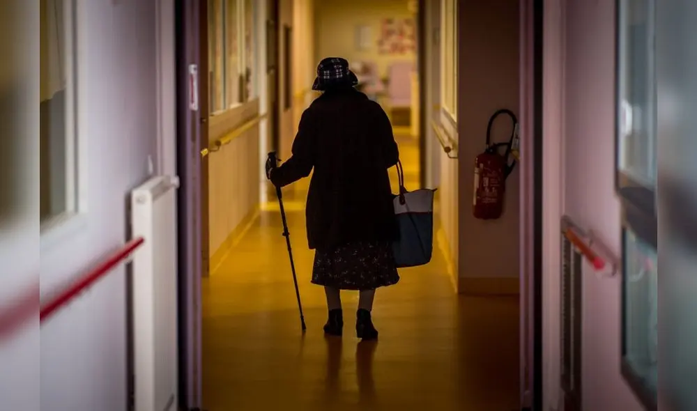 Los adultos mayores son población en riesgo del COVID-19. Foto: AFP.