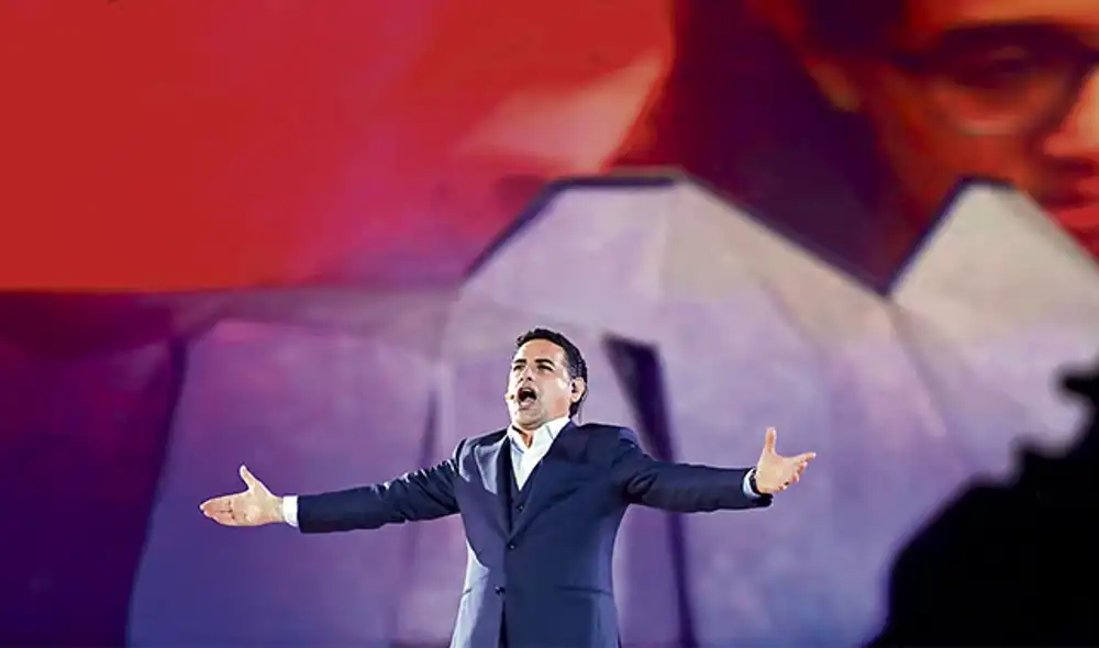 Majestuoso. Juan Diego Flórez deleitó con un ‘dueto virtual’ al lado de Chabuca Granda.