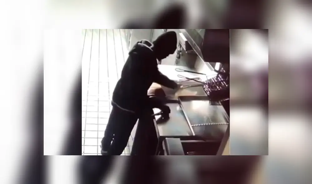 Al finalizar su siesta dentro del local, se llevó una laptop y una tablet. Foto: captura Al finalizar su siesta dentro del local, se llevó una laptop y una tablet. Foto: captura