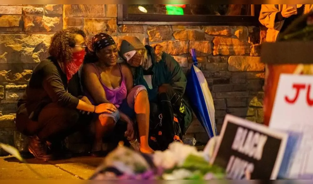 George Floyd murió asfixiado luego que un policía pusiera la rodilla sobre su cuello por más de 5 minutos. (Foto: AFP)