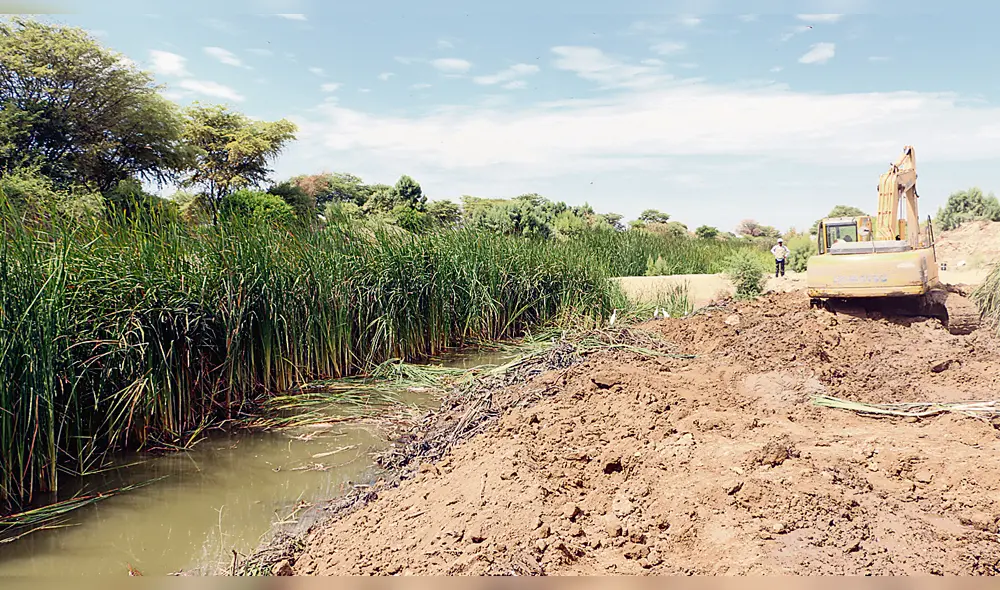 Preocupación. Agricultores ven con inquietud lento avance en la reconstrucción de los canales de riesgo en los valles. Preocupación. Agricultores ven con inquietud lento avance en la reconstrucción de los canales de riesgo en los valles.