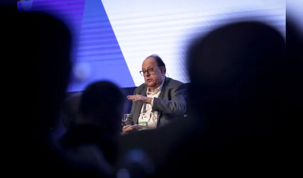 Julio Velarde expone en el CADE empresarial/Fotos: John Reyes Julio Velarde expone en el CADE empresarial/Fotos: John Reyes