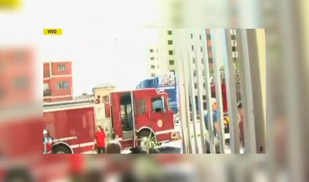 Una mujer herida tras incendio en condominio de Jesús María [VIDEO]