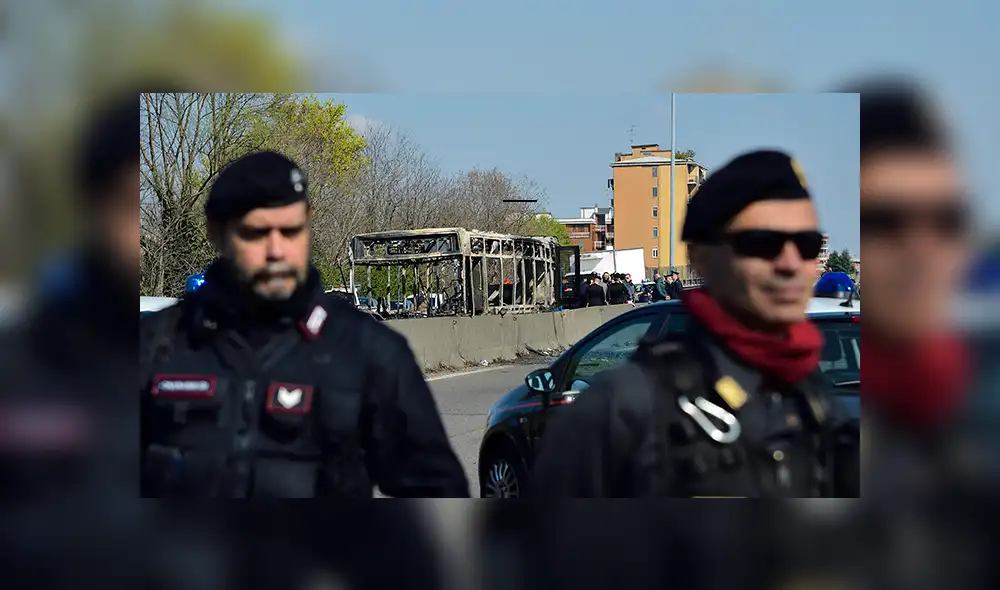 Hombre secuestró un bus con 51 niños e intentó incinerarlo por venganza [FOTOS]