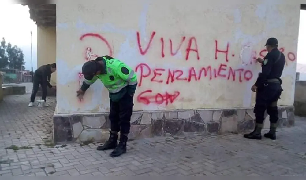 Personal policial acudió de inmediato a borrar mensajes.