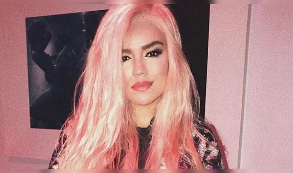 Karol G sorprende con sensual foto en bikini y enloquece a fans