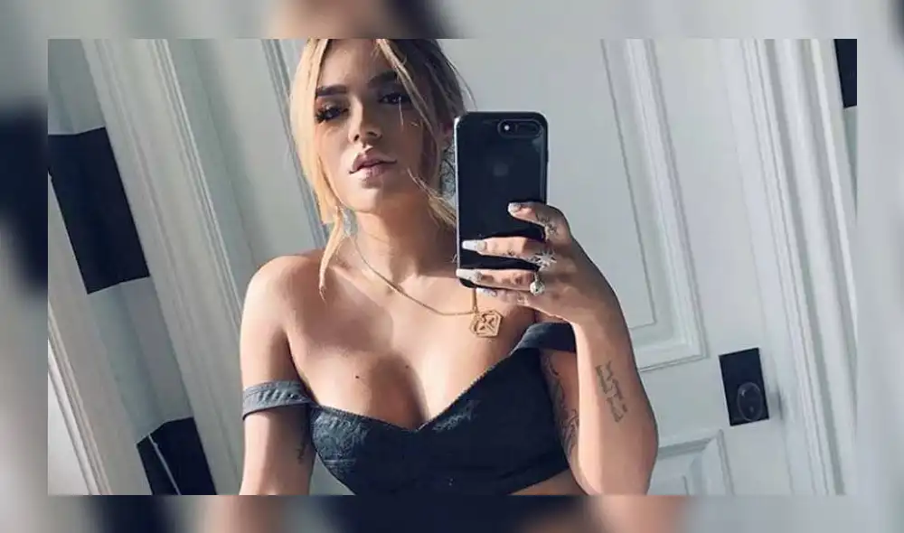 Karol G deja mudos a sus fans al quedarse desnuda en la playa