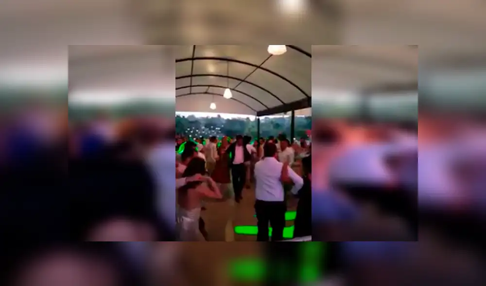 En Facebook, un grupo de invitados fueron captados cuando bailaron una salsa en plena fiesta de matrimonio. En Facebook, un grupo de invitados fueron captados cuando bailaron una salsa en plena fiesta de matrimonio.