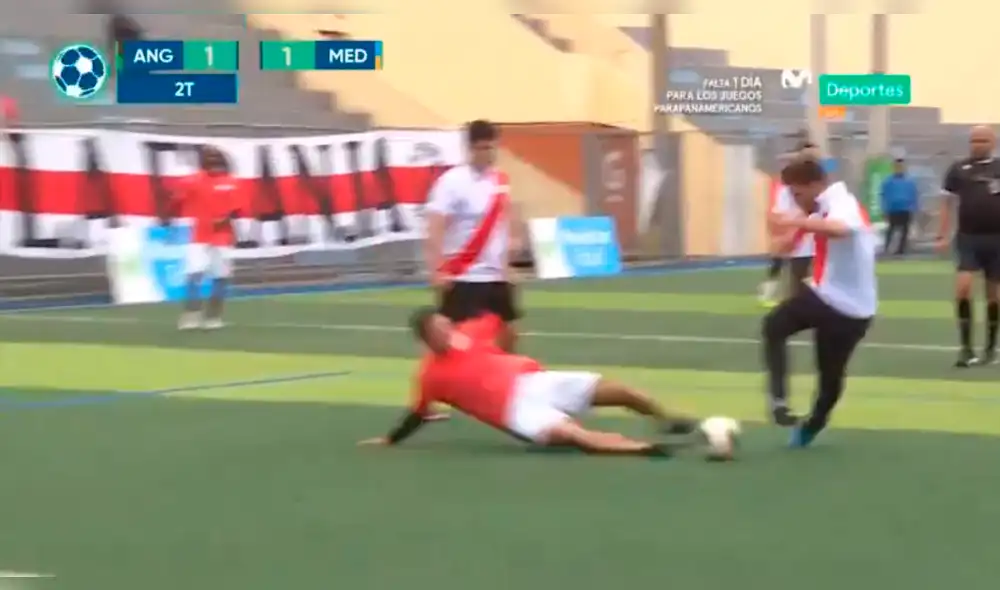 Piccolo Clemente anotó golazo en una 'pichanga' de confraternidad entre los Medallistas de Lima 2019 y los panelistas de Al Ángulo.