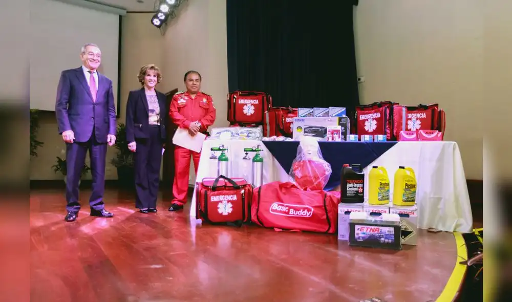 San Borja: municipalidad entrega equipos y material médico por 13 mil soles a bomberos San Borja: municipalidad entrega equipos y material médico por 13 mil soles a bomberos