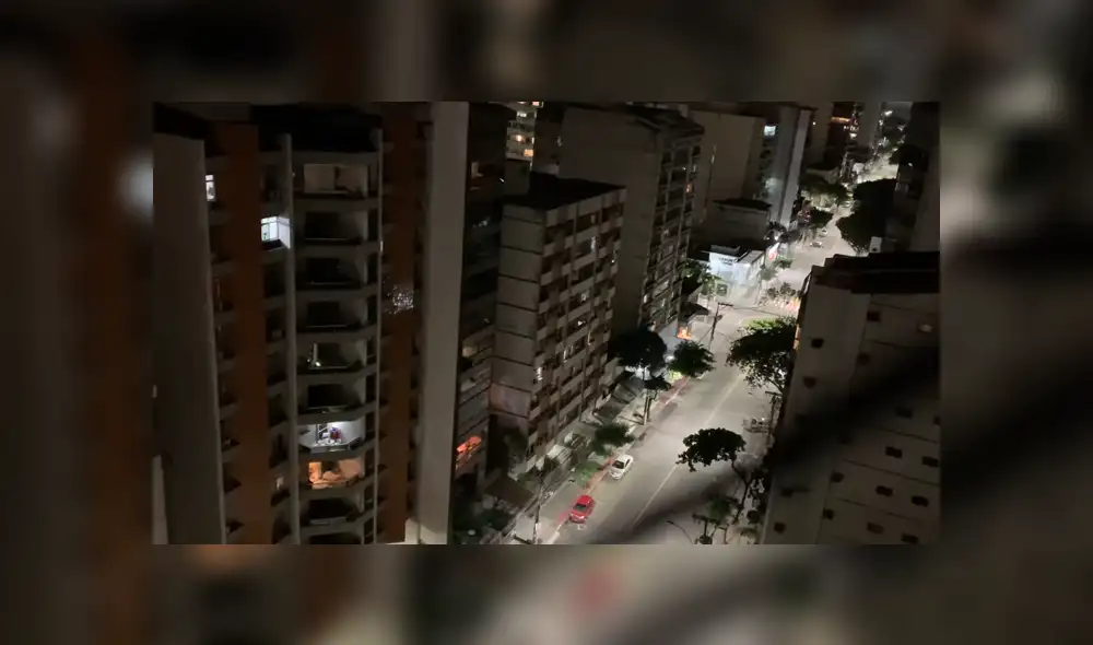 A través de YouTube se hizo viral el momento en que unos jóvenes proyectan una pelea de Street Fighter en un edificio. A través de YouTube se hizo viral el momento en que unos jóvenes proyectan una pelea de Street Fighter en un edificio.