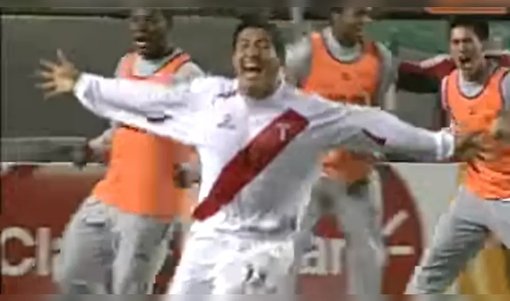 Paolo De la Haza agradece que el 'Loco' Vargas no se haya apoyado en él para el gol ante Argentina.