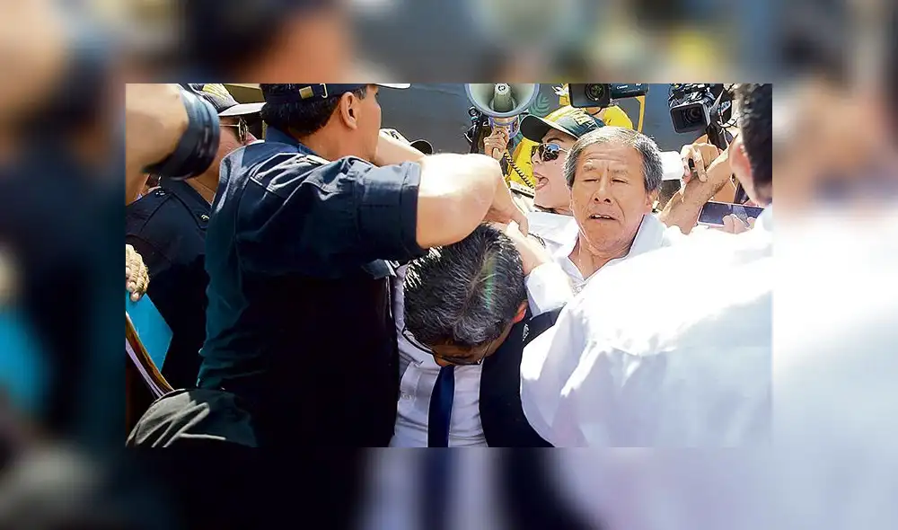 Seguidores de Keiko Fujimori agreden a fiscal