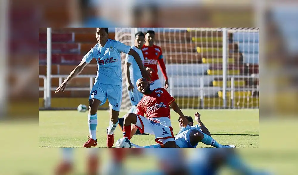 Duelo. Rojos y Celestes protagonizan el Clásico Moderno del Cusco. Hubo buenos goles.